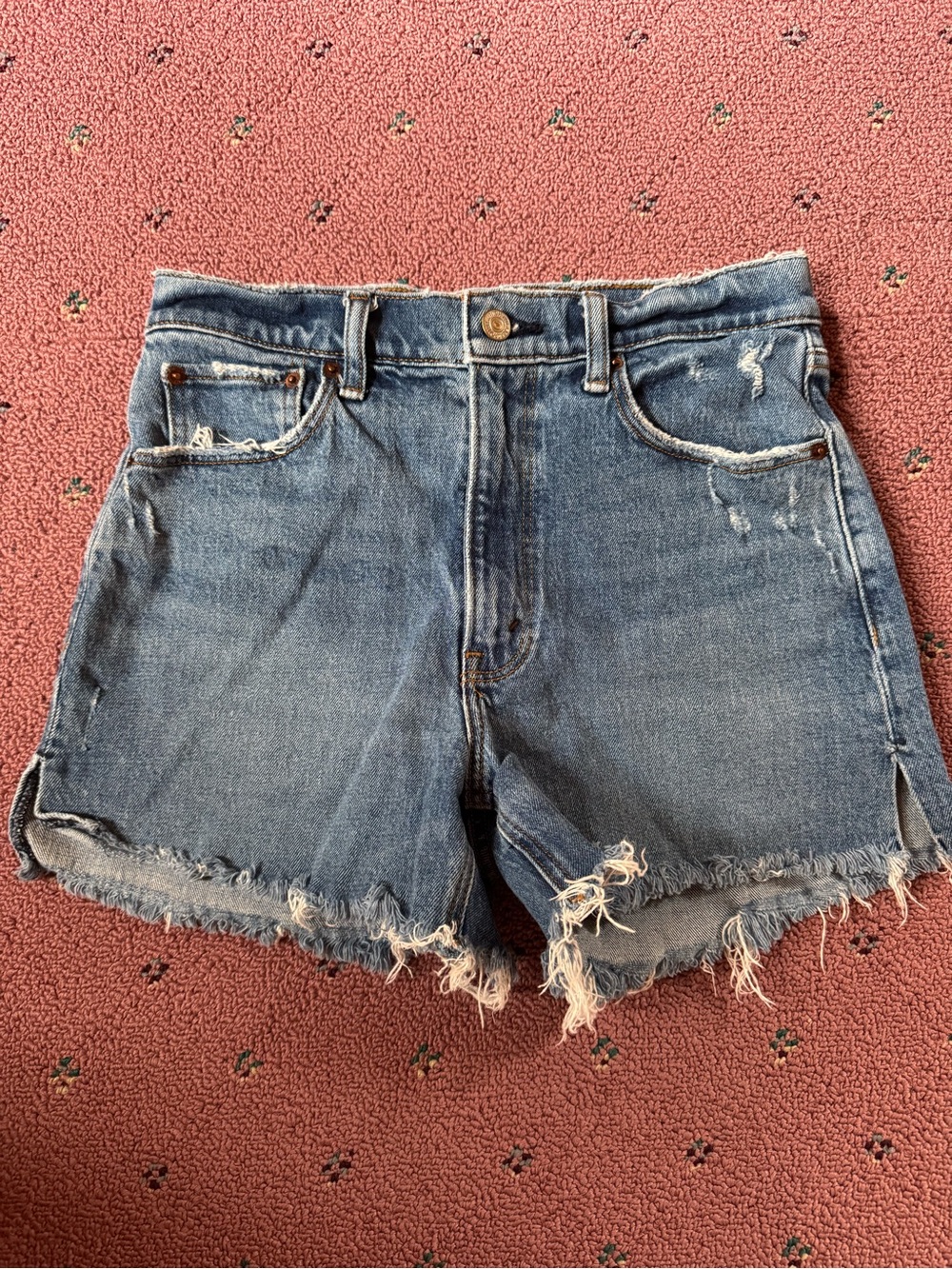 Abercrombie & Fitch High Rise 4” Mom Short